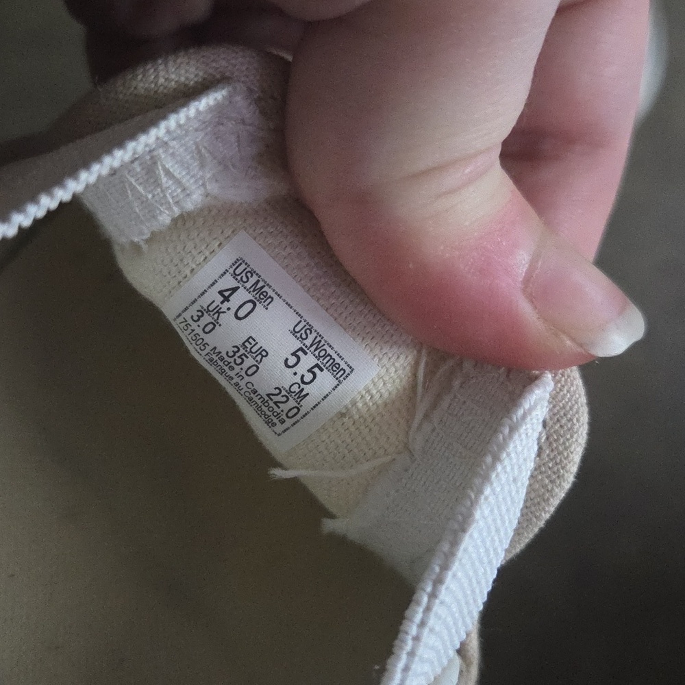 Vans Beige and White Slip-On Shoes with Artistic Design - Picture 3 of 4